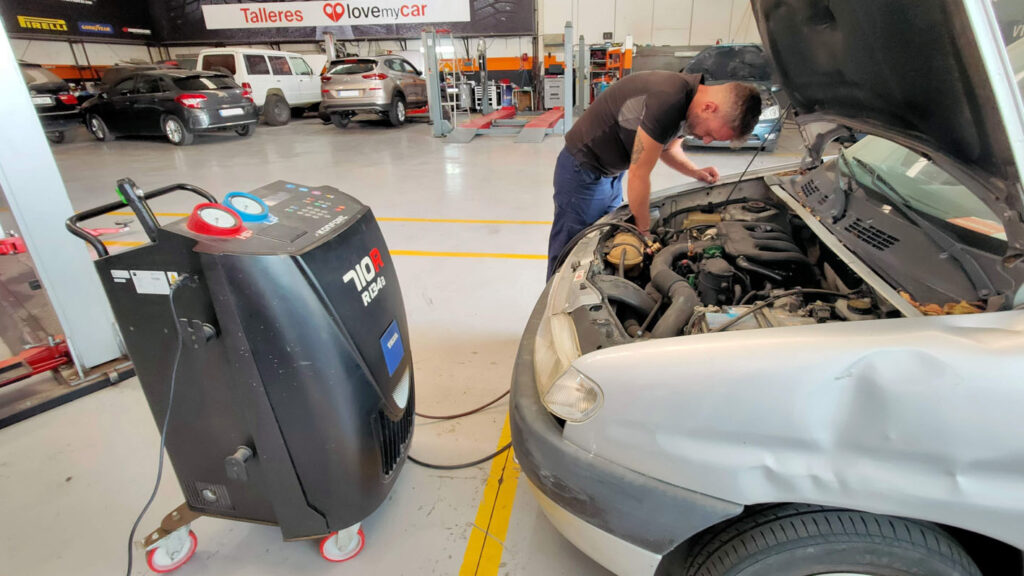 Carga aire acondicionado Talleres Love My Car.