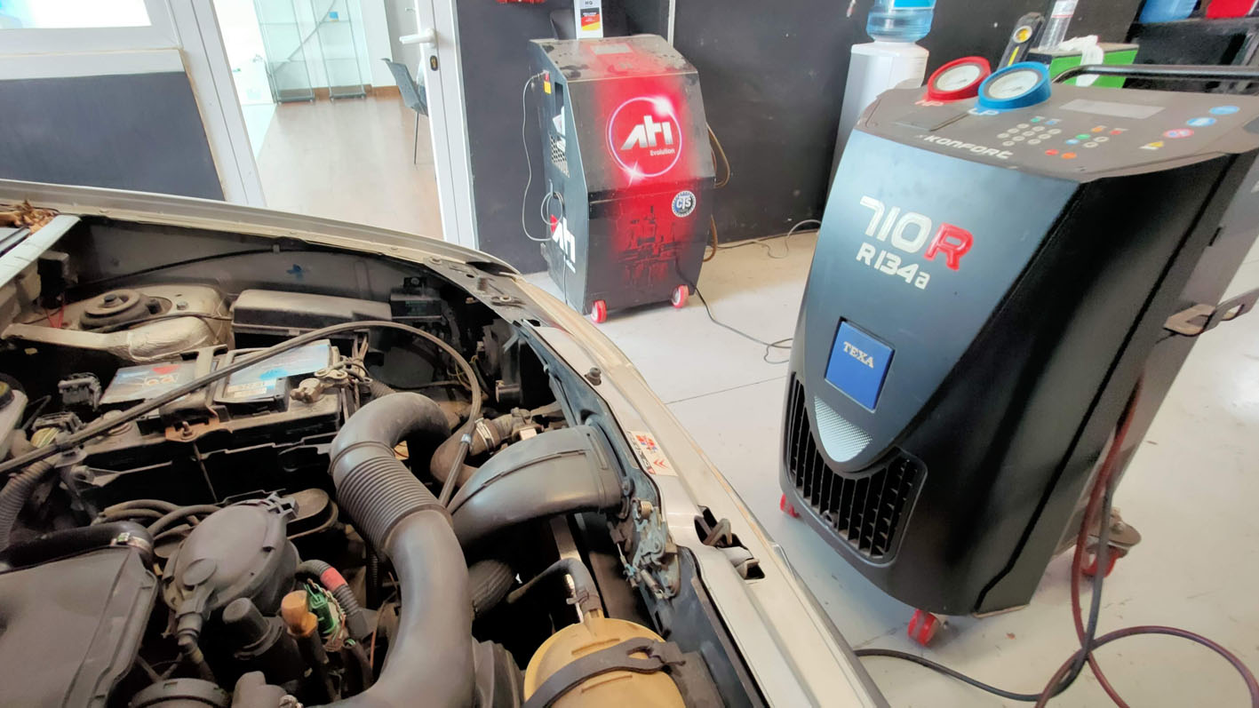 Prepárate para el verano en Talleres Love My Car con nuestra Promoción de Recarga de Aire Acondicionado