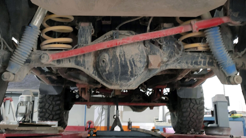 Grupo o diferencial trasero en un Nissan Patrol GR.
