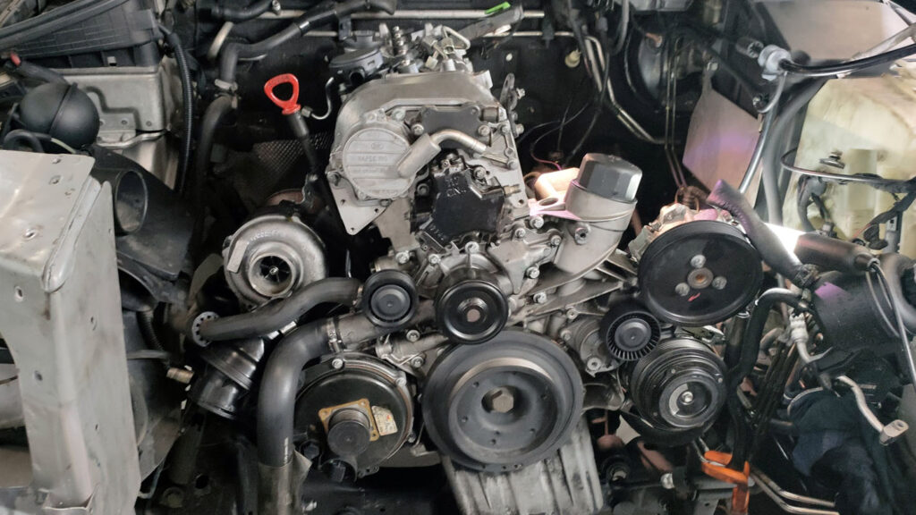 Motor en mantenimiento en Talleres Love My Car.