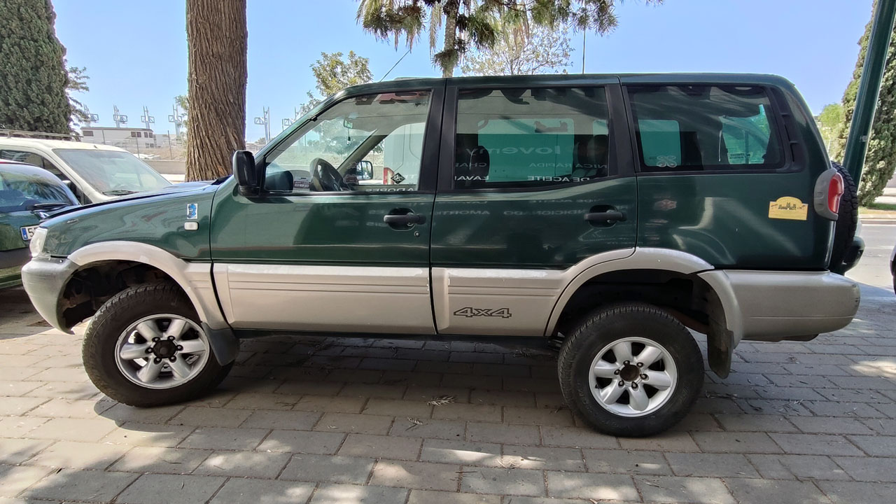 Sustitución de la barra de torsión en un Nissan Terrano por una reforzada