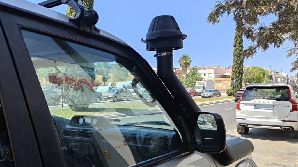 Snorkel o toma de aire elevada en un 4x4.