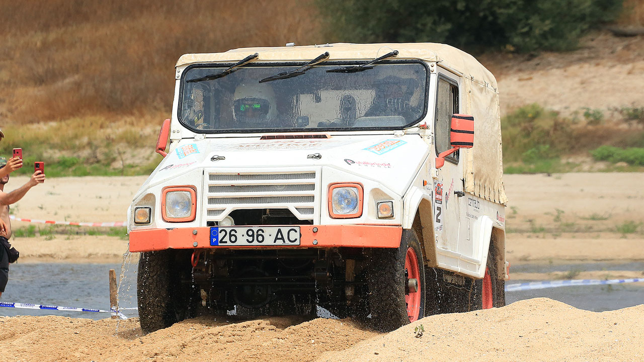 Los vehículos clásicos 4×4 rugen en el Legends Return en Portugal