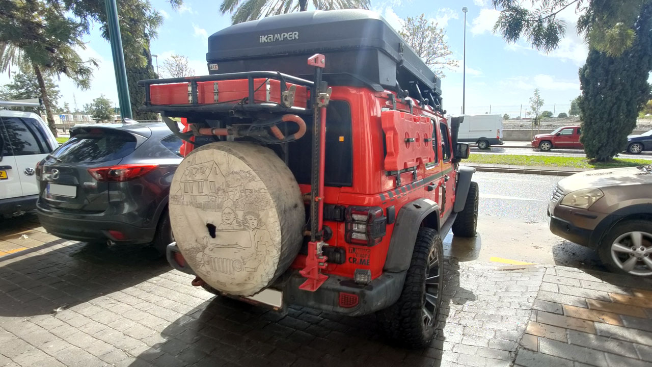 El gato Hi-Lift o gato del desierto un imprescindible en las salidas al campo