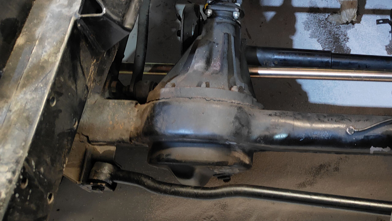 Revisión y mantenimiento del grupo delantero en un Todo Terreno en Talleres Love My Car