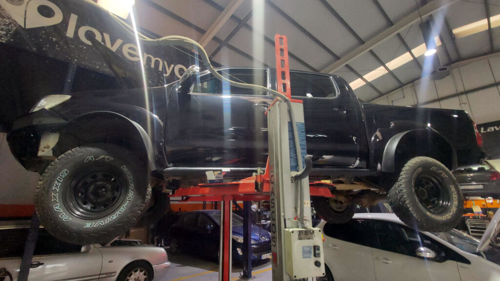 Revisión de un TodoTerreno en Talleres Love My Car.